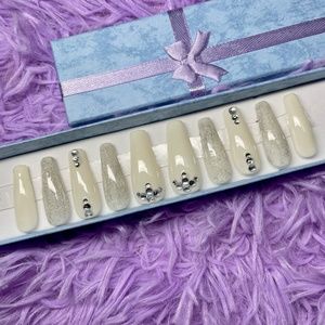 Sparkle milky white press on nails